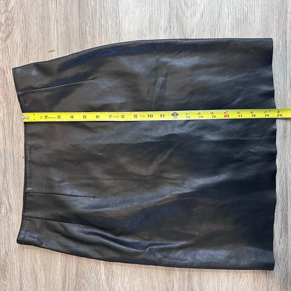 Forever‎ 21 Black Faux Leather Midi Pencil Skirt Womens Size M Power Lux Staple